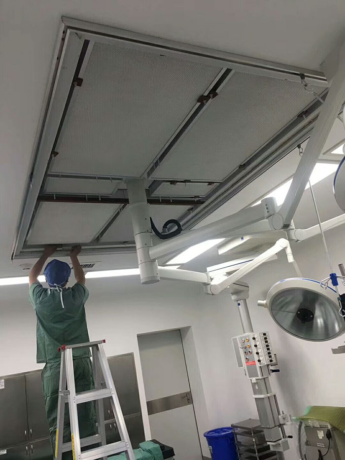 手术室洁净层流送风天花高效青青草网址APP下载黄色更换现场实拍图